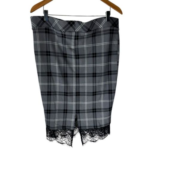 Torrid Studio Luxe Ponte Grey Plaid Lace Trim Pencil Skirt Sz 1/iX - Picture 4 of 8